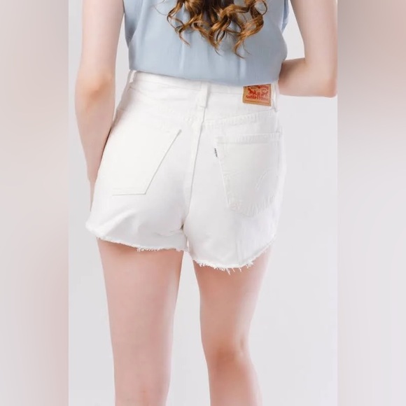 Levi’s Jean Shorts - Levi’s White Mom Shorts Size 31 - NWT - Picture 3 of 4